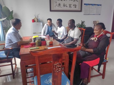 Indonesian customers to visit the Parson feed factory to inspect chicken feed processing procedures
